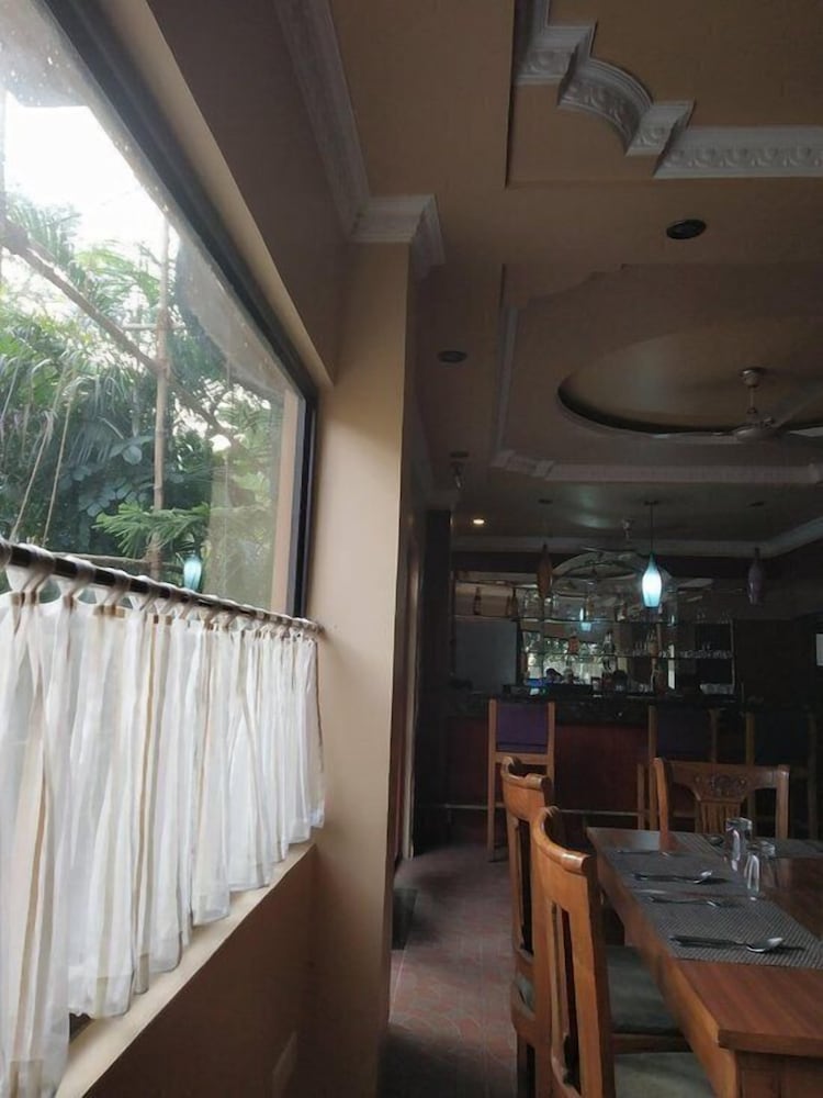 Фото The Royal Orchid Hotel