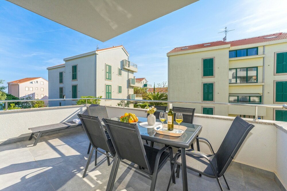 Фото Summer Breeze Apartments