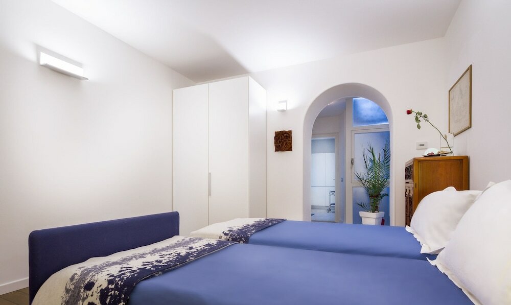 Фото MyHomeInComo - MC Julian Apartment