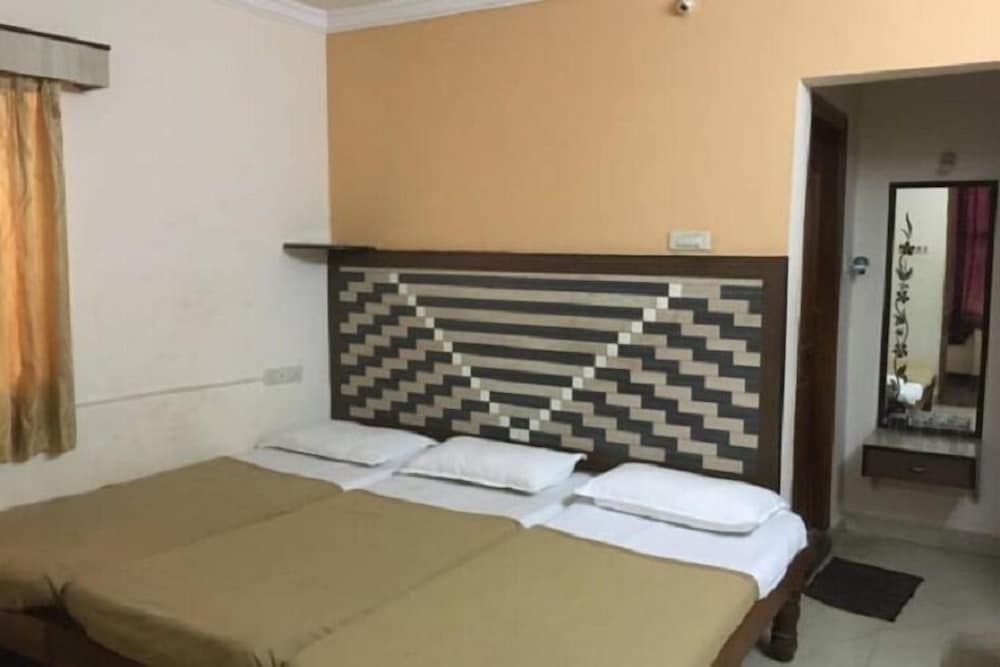 Фото Iroomz Amrutha Residency