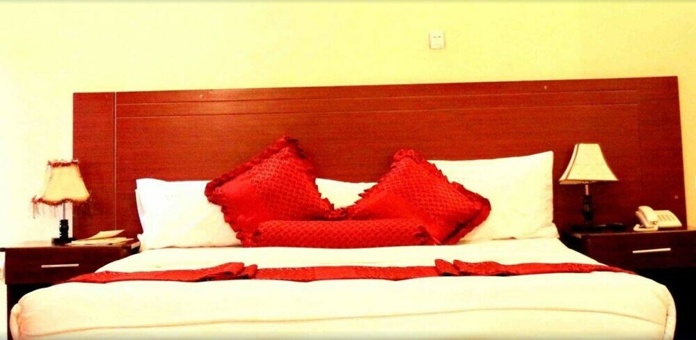 Фото Hotel Hilltop Country Club