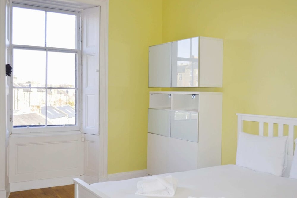 Фото Stylish Four Bedroom Stockbridge Home