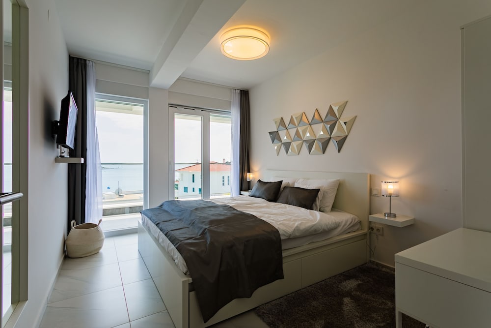 Фото Villa Compass Luxury in a natural bay