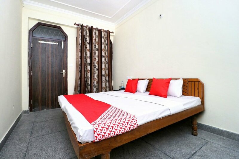 Гостиница Oyo 29193 Amrit Guest House в Джаландхаре