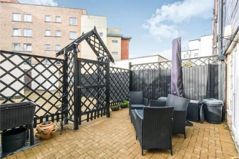 Фото Oxford Street 5 Bedroom Townhouse