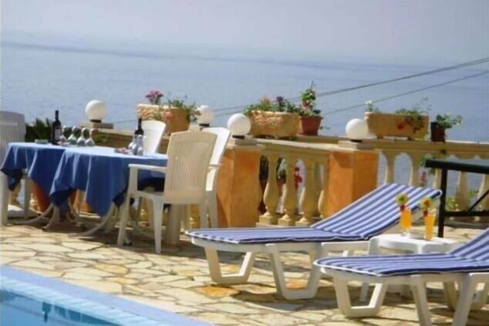 Фото Oniro Villas