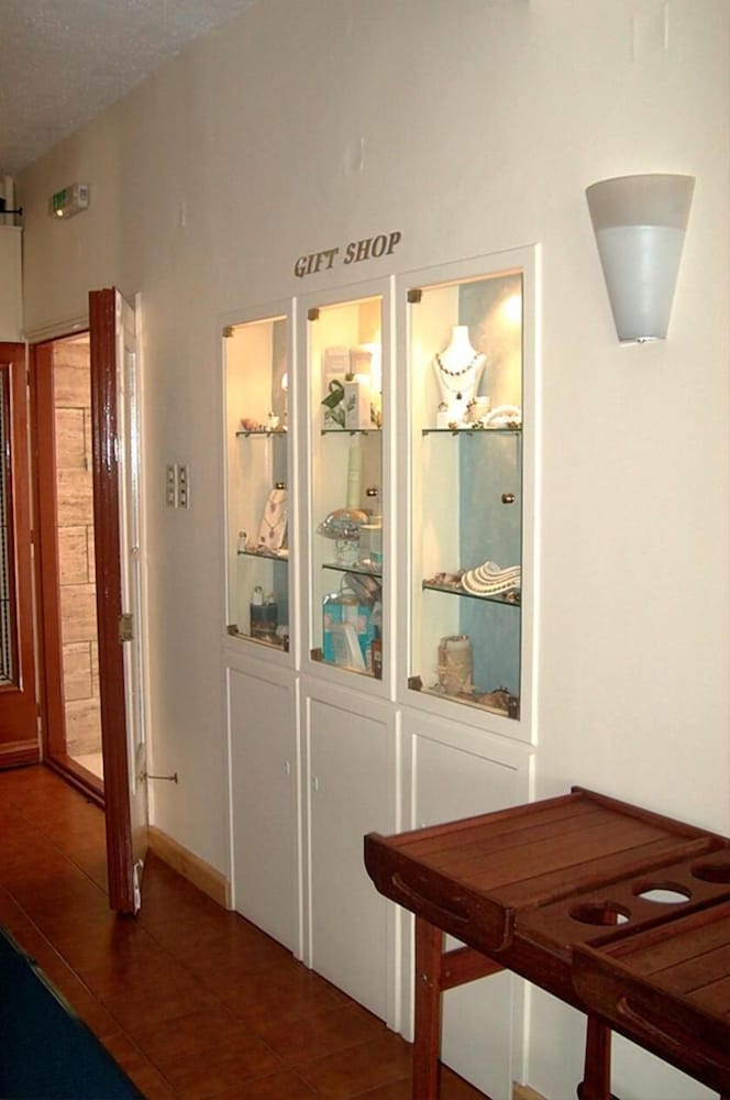 Фото Oasis Hotel