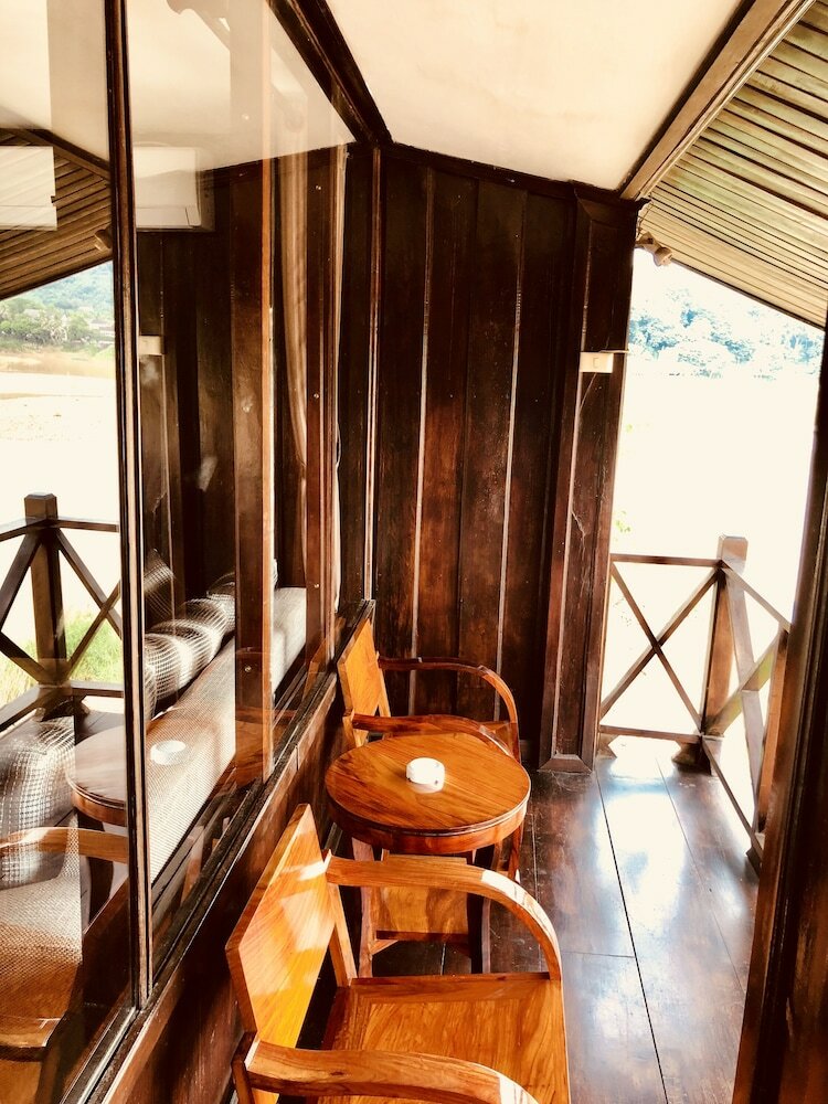 Фото Merry Riverside Hotel