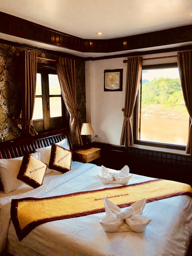 Фото Merry Riverside Hotel