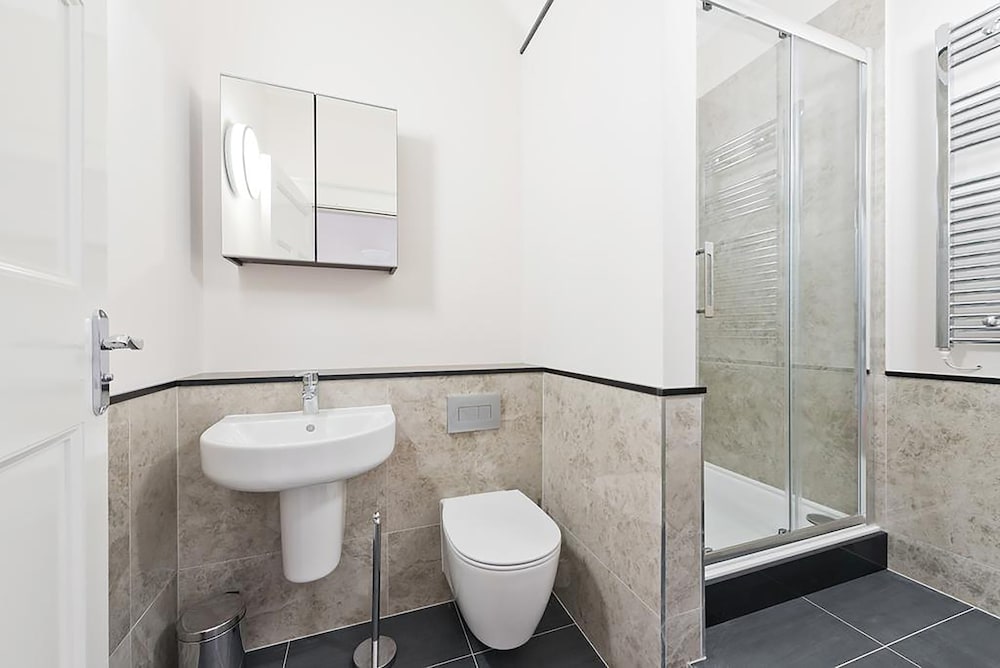 Фото Henrietta Suites City Centre