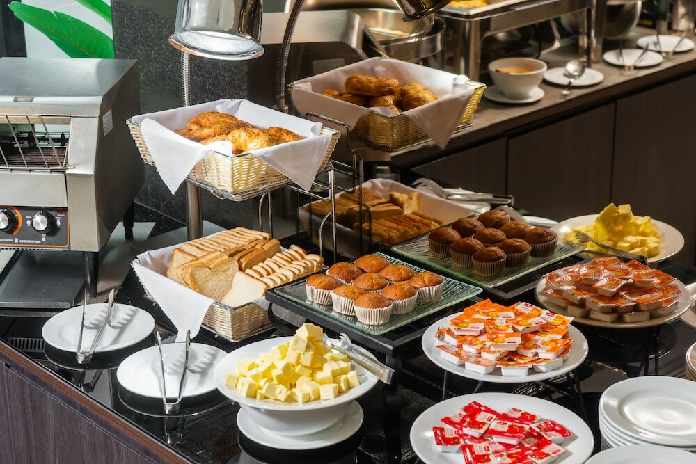 Фото Surestay Plus Hotel by Best Western Sukhumvit 2