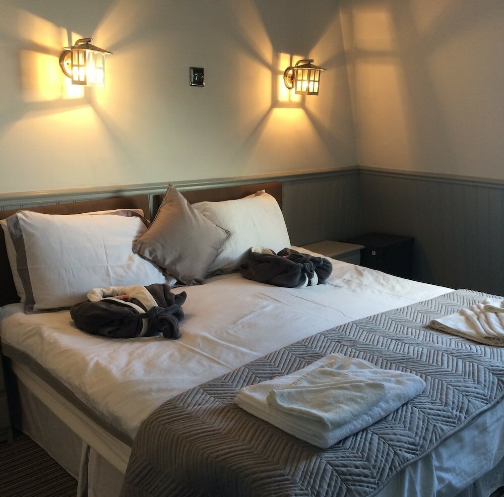 Фото The Leam Hotel