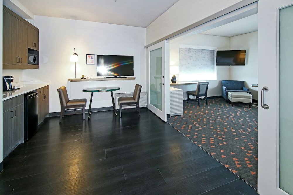 Фото Holiday Inn Hotel & Suites Calgary Airport North by IHG