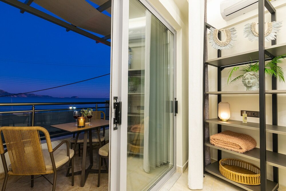 Фото Mouria Studios & Apartments