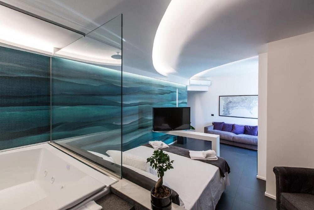 Фото The Boutique Napoli Suite