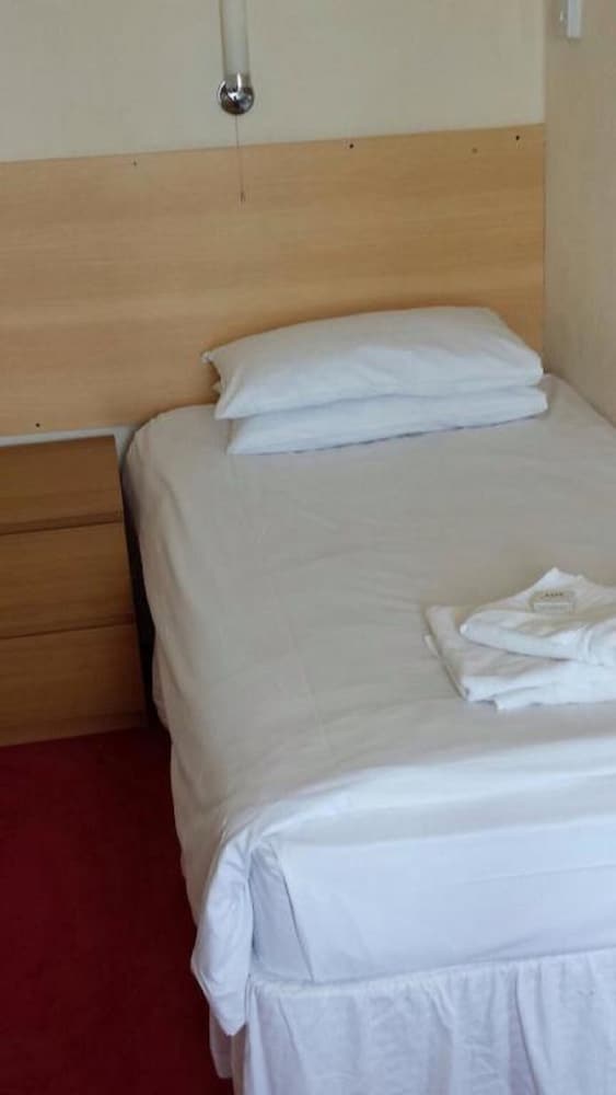 Фото The Glastonbury Hotel