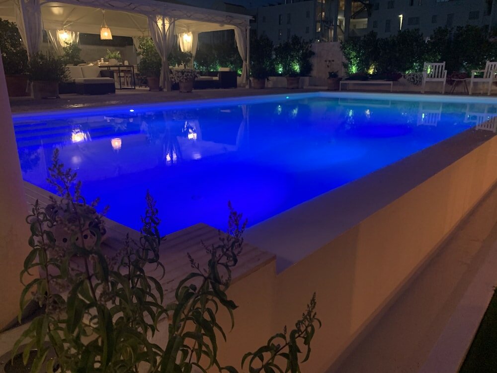 Фото White House Luxury Hospitality