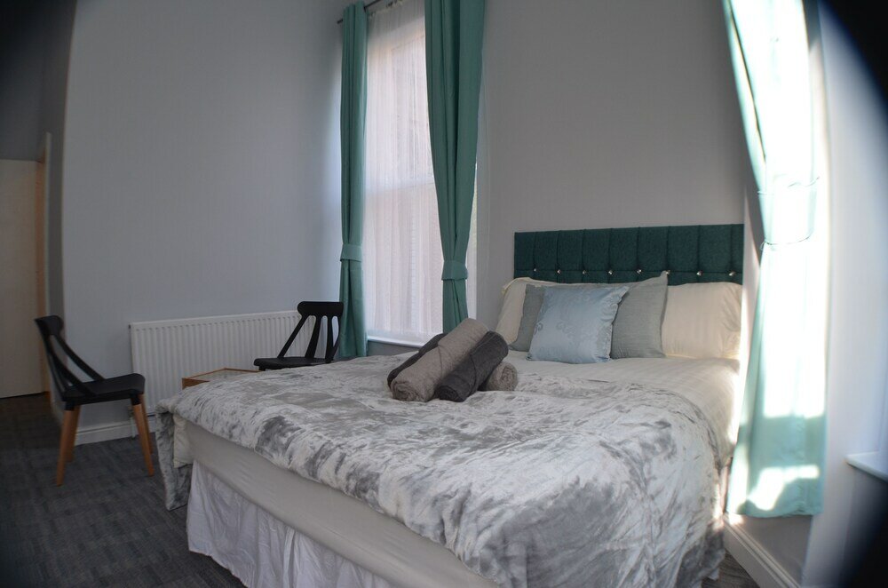 Фото Queens Guesthouse Manchester