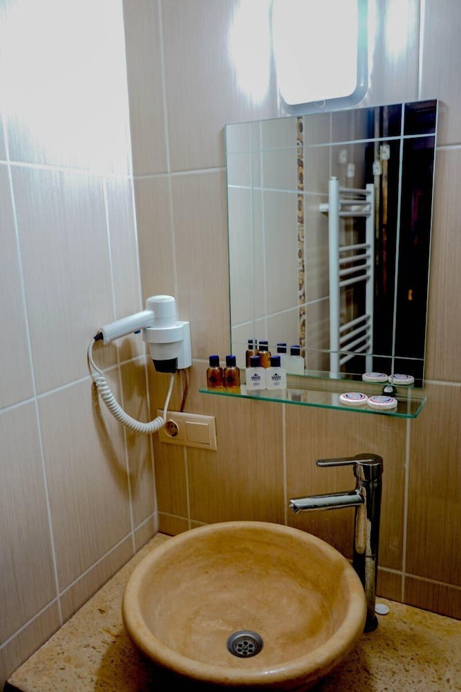 Фото Valley Inn Cave Hotel