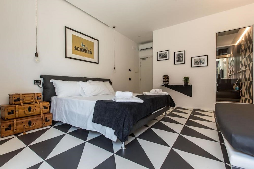 Фото The Boutique Napoli Suite