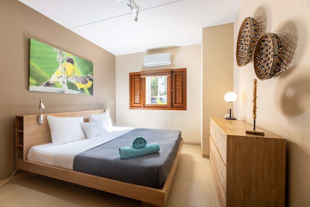 Фото La Maya Beach Spanish Water Luxury Apartment