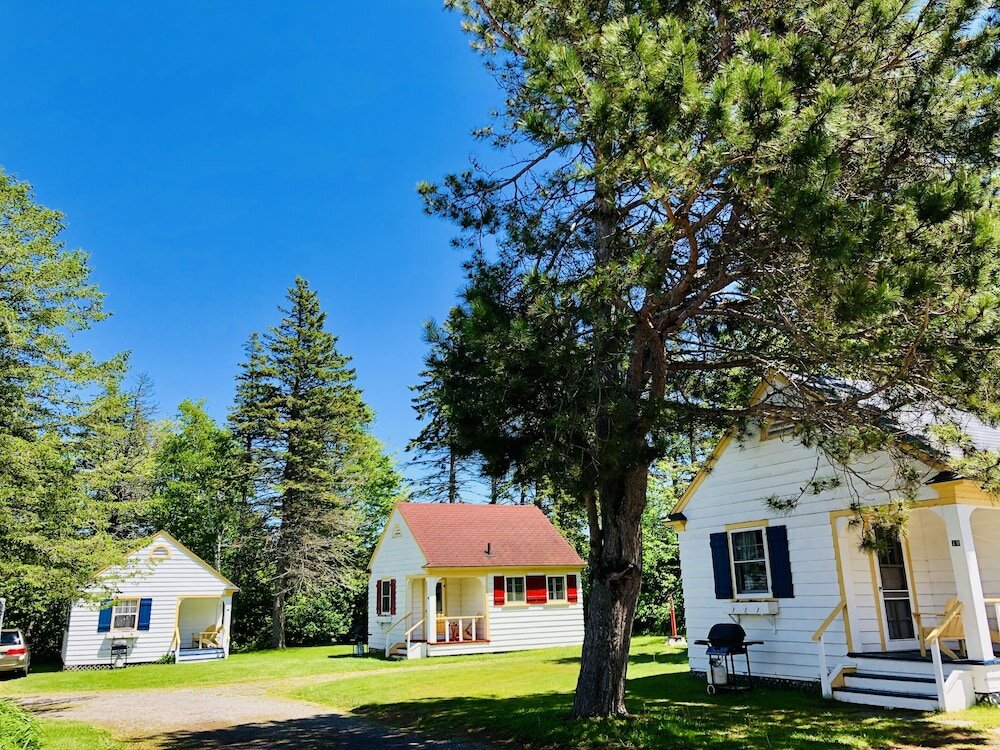 Фото Green Gables Bungalow Court