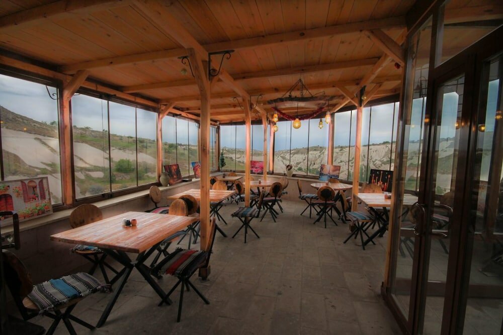 Фото Valley Inn Cave Hotel