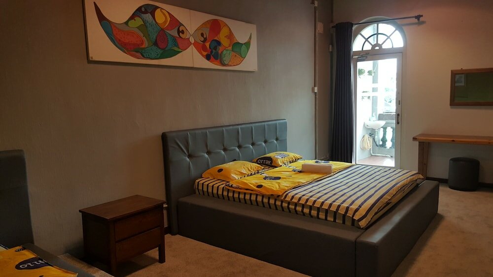 Фото Moustachz Hauze