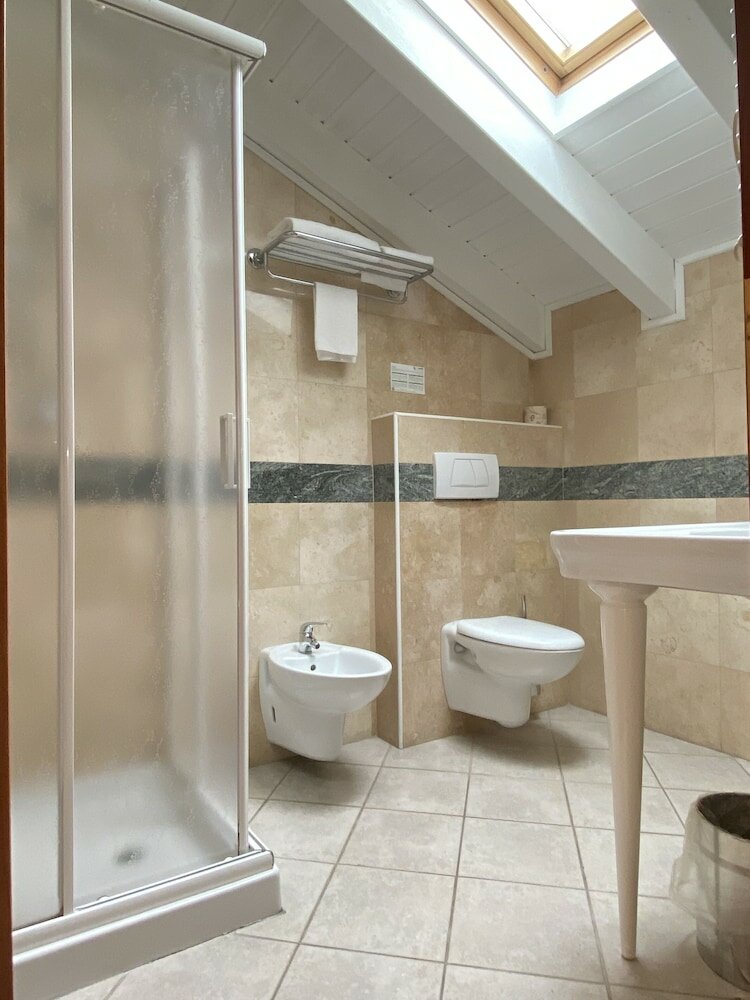 Фото Hotel Ungheria Varese 1946