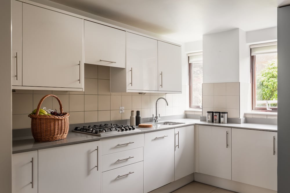 Фото Monarch House Serviced Apartments