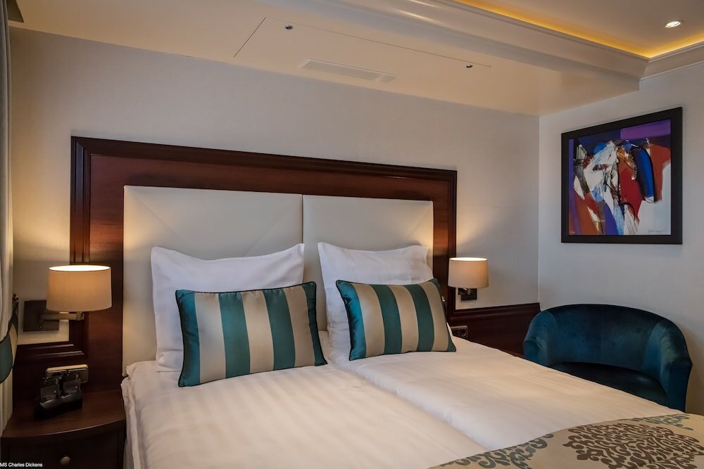 Фото Select Ms Charles Dickens - Neuss