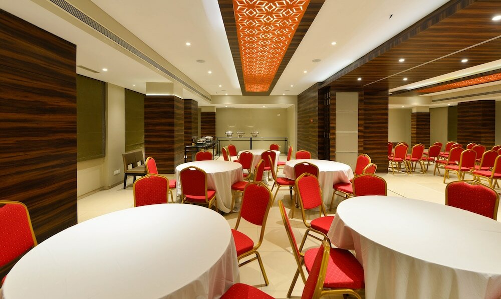 Фото Treebo swastik