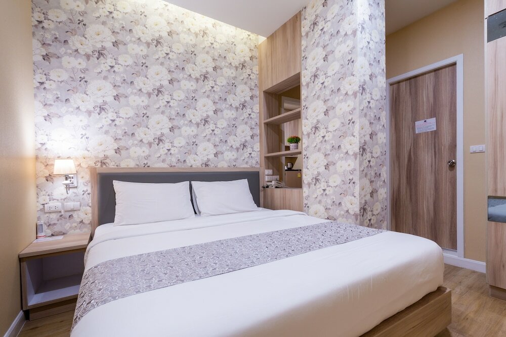 Фото Leela Orchid Hotel