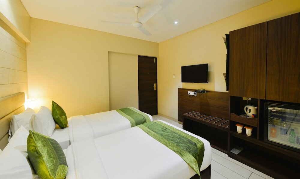 Фото Treebo swastik