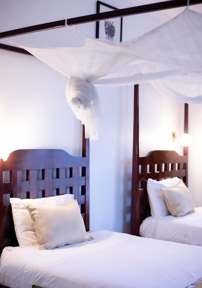 Фото Adlib Executive Lodge