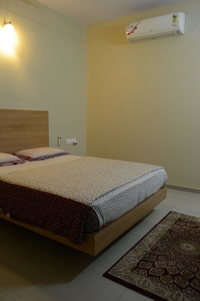 Фото Hotel B M Shree Residency