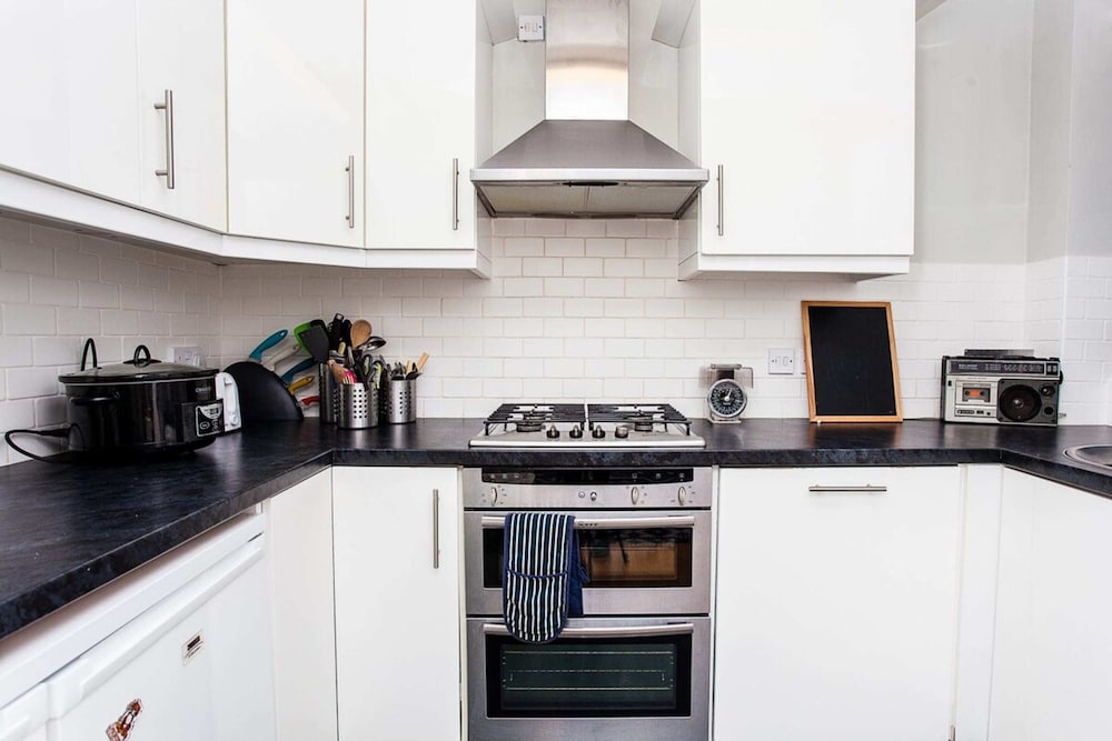 Фото Charming Peaceful 2 Bed with Parking and Garden