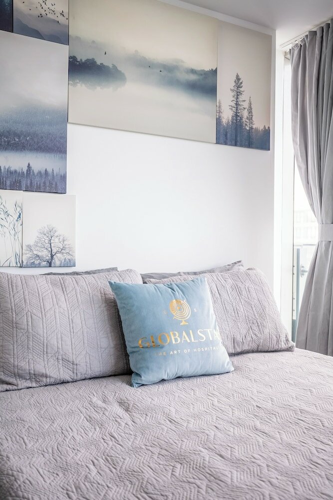 Фото Simply Comfort Gorgeous Apartments in the Heart of Toronto