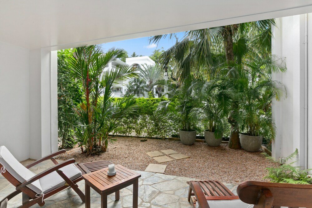 Фото Poolside Apt In Alamanda Beachfront Resort 41