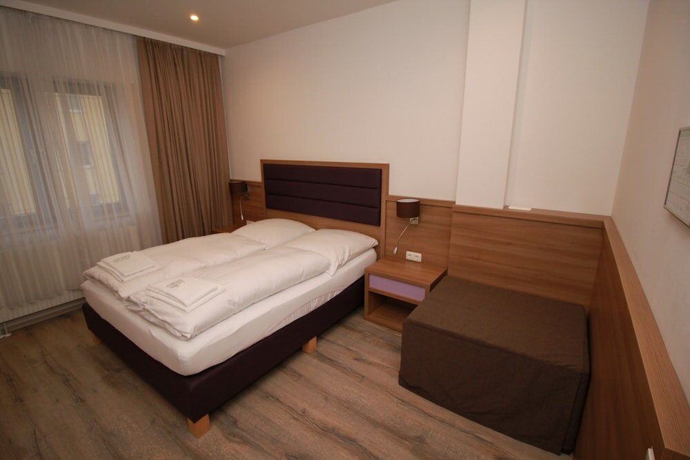 Фото Slamba Hostel Augsburg