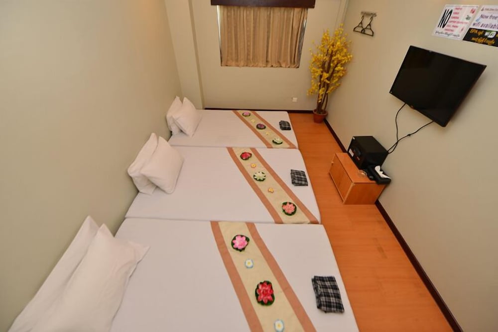 Фото Hotel Shwe Gone Daing