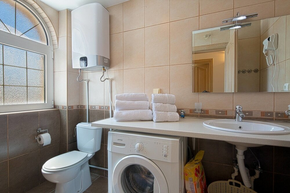 Фото Adriatic Hill Apartments