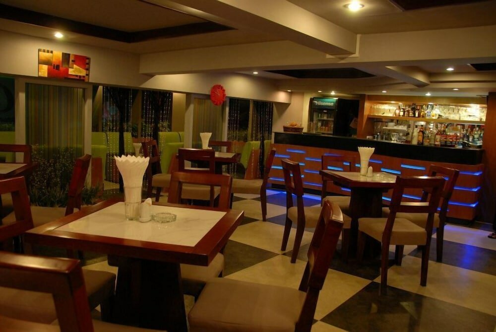 Фото Hotel Shwe Gone Daing