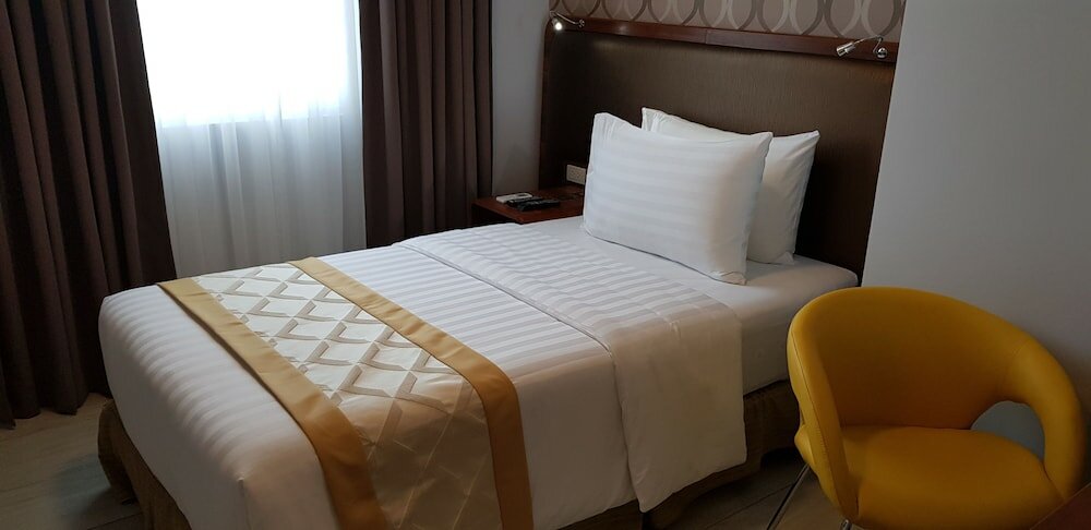 Фото One Central Hotel