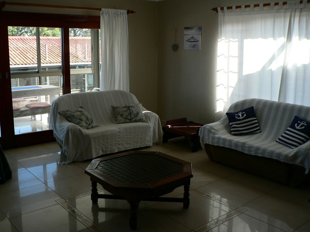 Фото Heroldsbaai Holiday Home