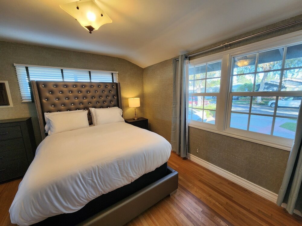 Фото Near the beach and central located