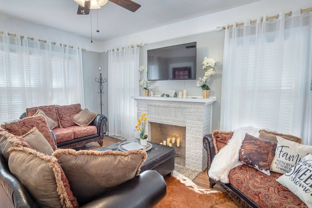 Фото Stunning 3 Br Home Near Dt Alamodome - Riverwalk