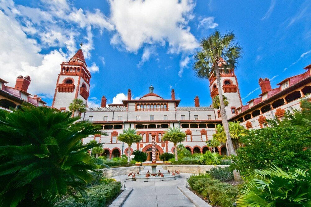 Фото Crescent Beach Condos