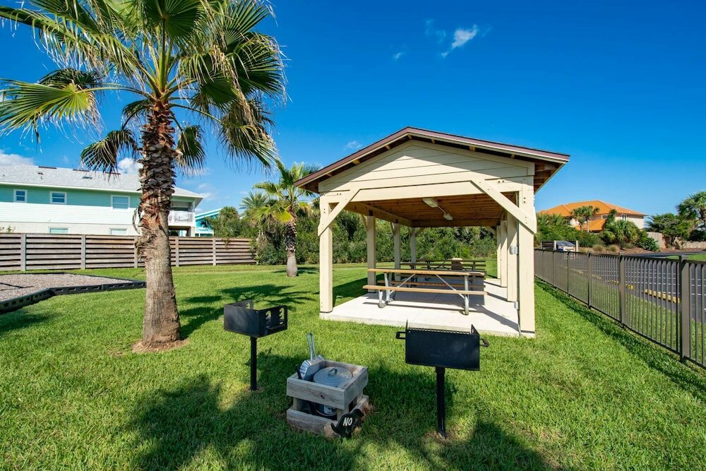 Фото Crescent Beach Condos