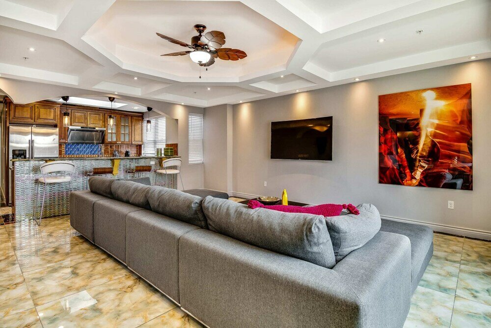 Фото The Penthouse in the Heart of the City With Patio/rooftop